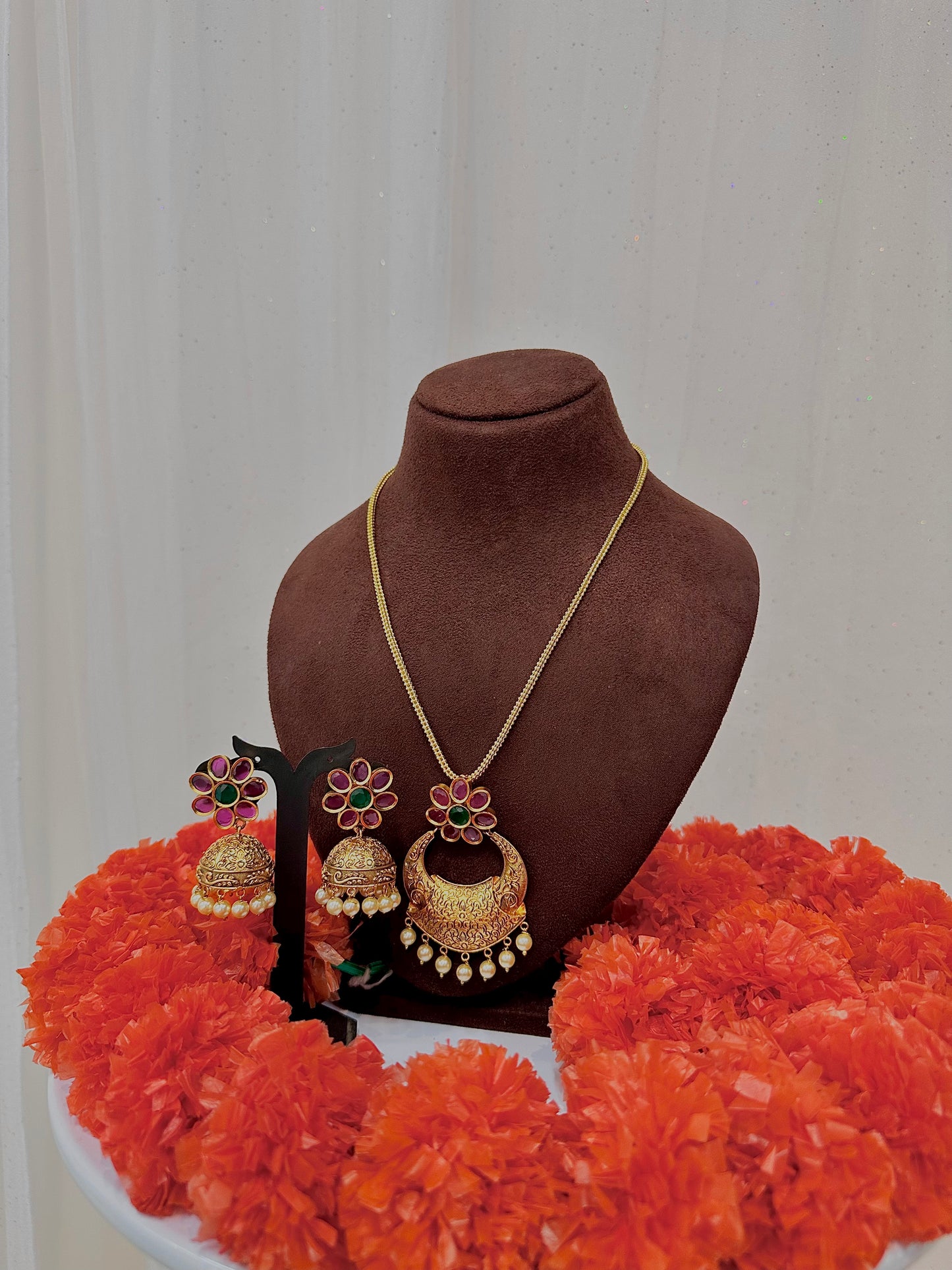 Minimalist long pendant chain