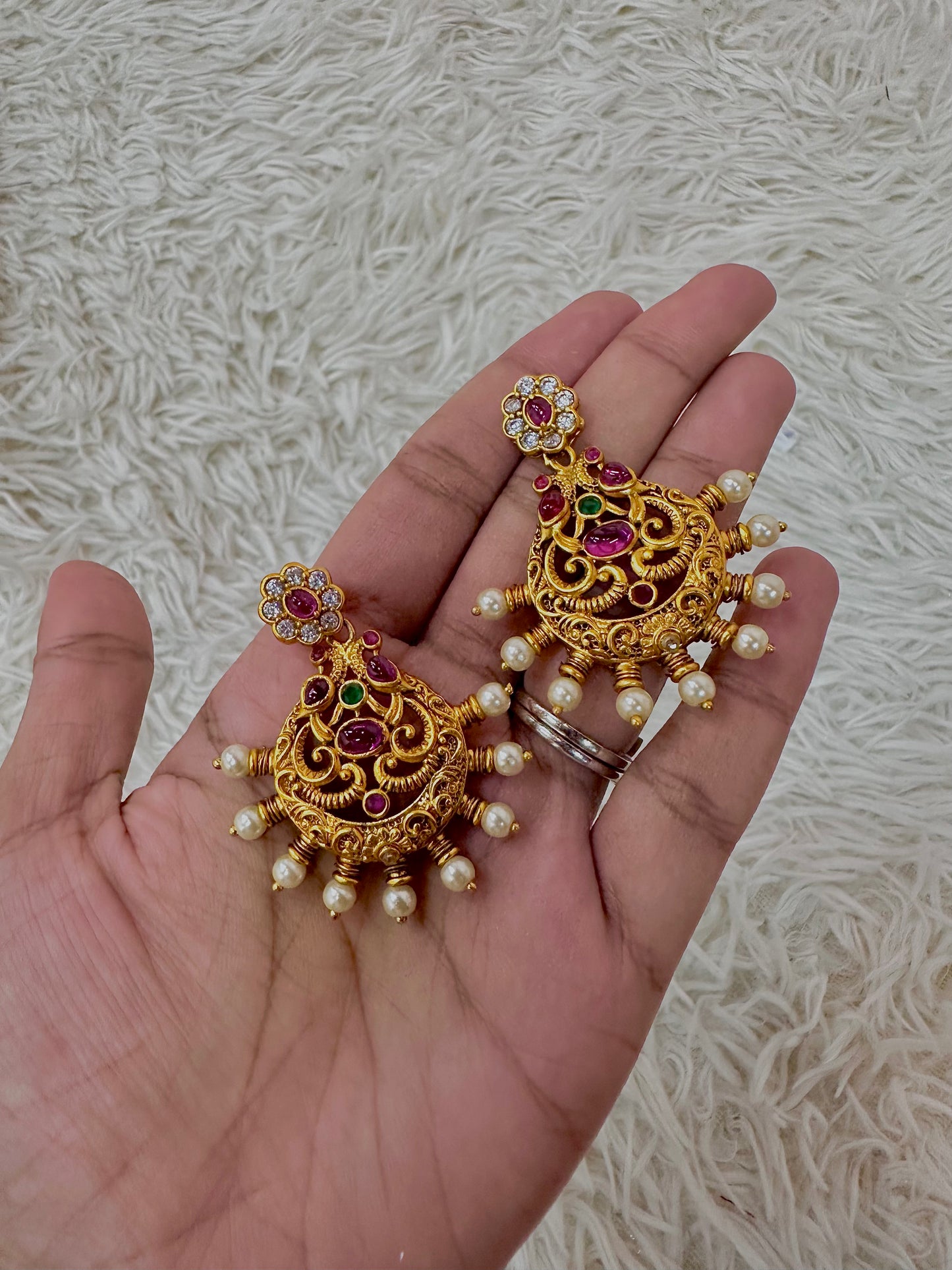 Yellow gold earrings