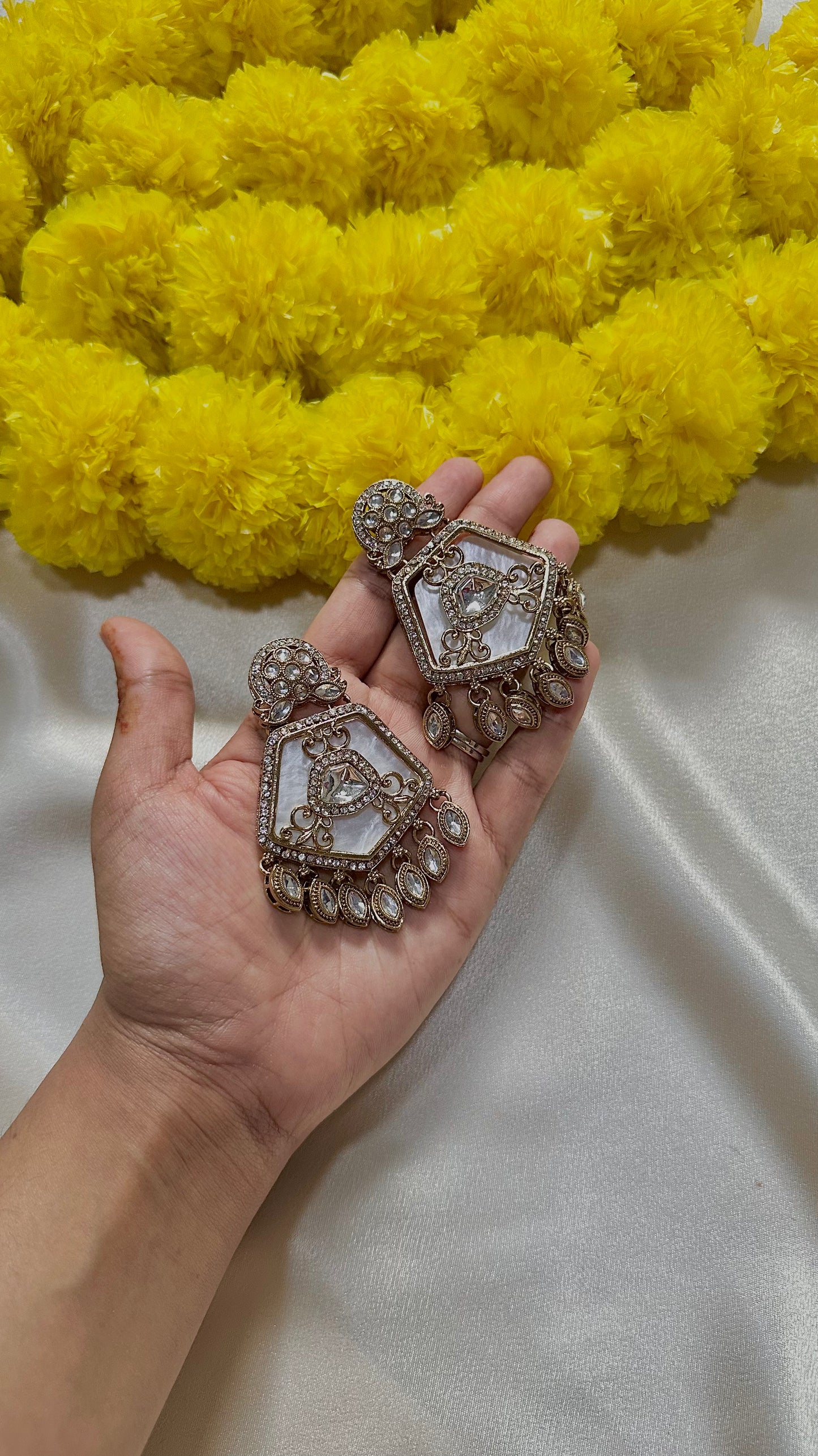 Mother of pearl white earrings