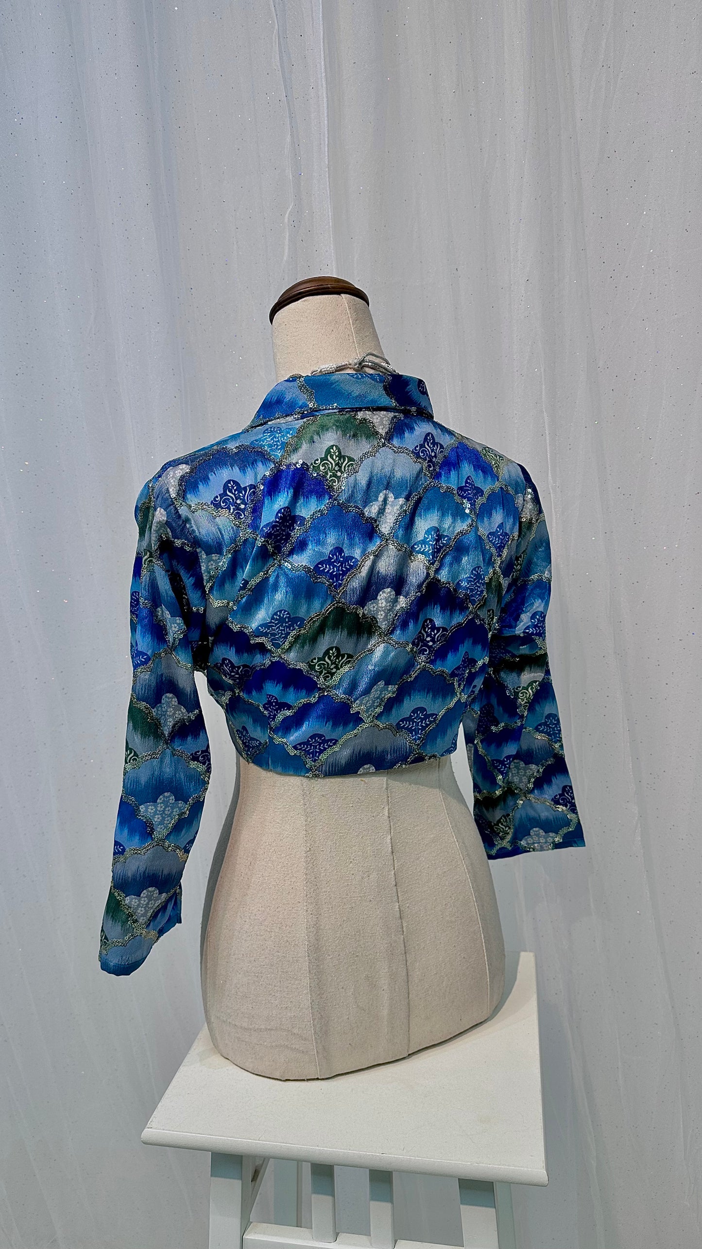Collared blue printed blouse