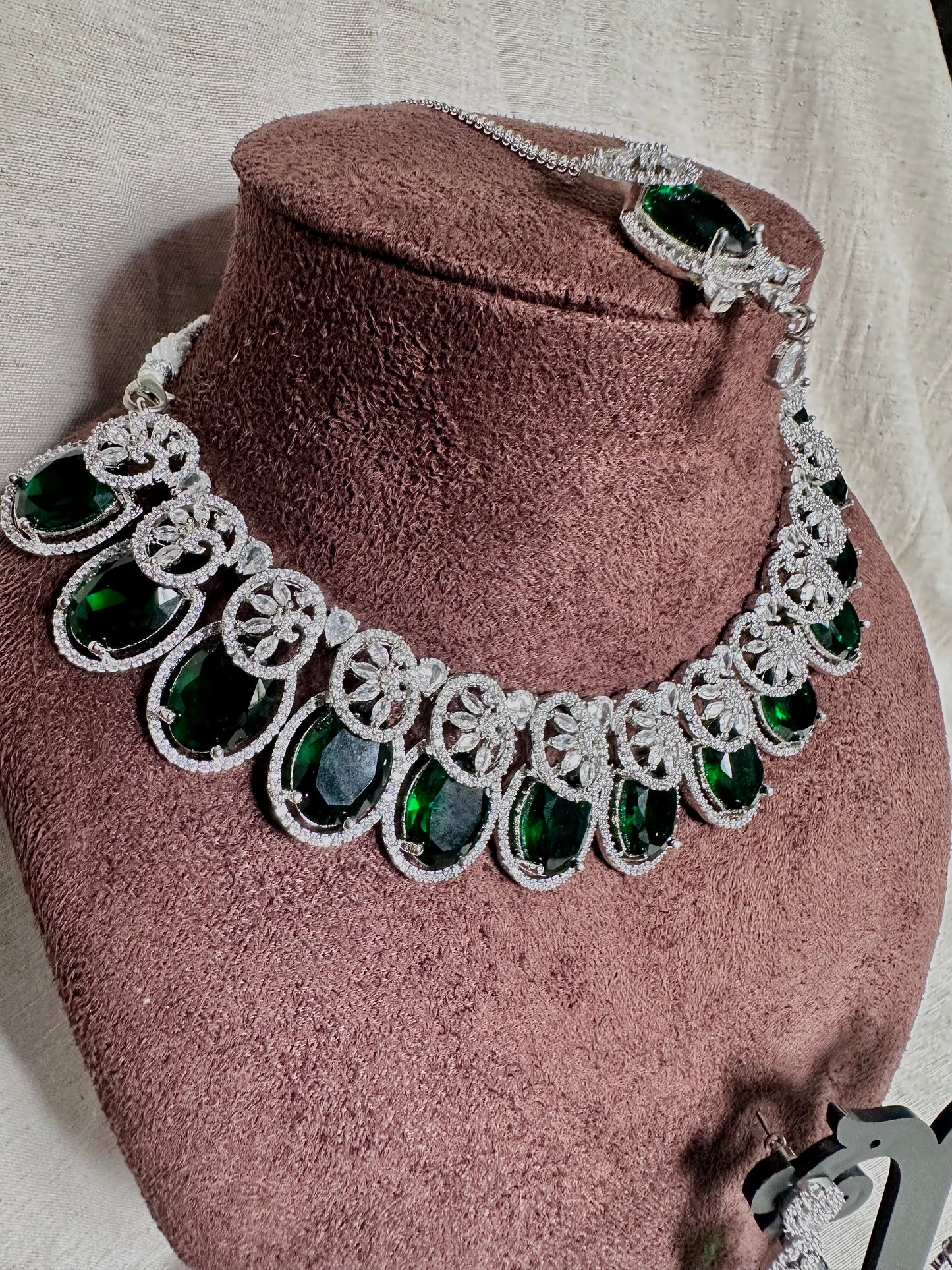 Emerald silver necklace set