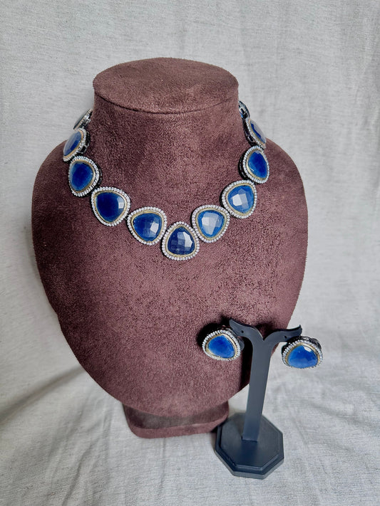 Blue choker set