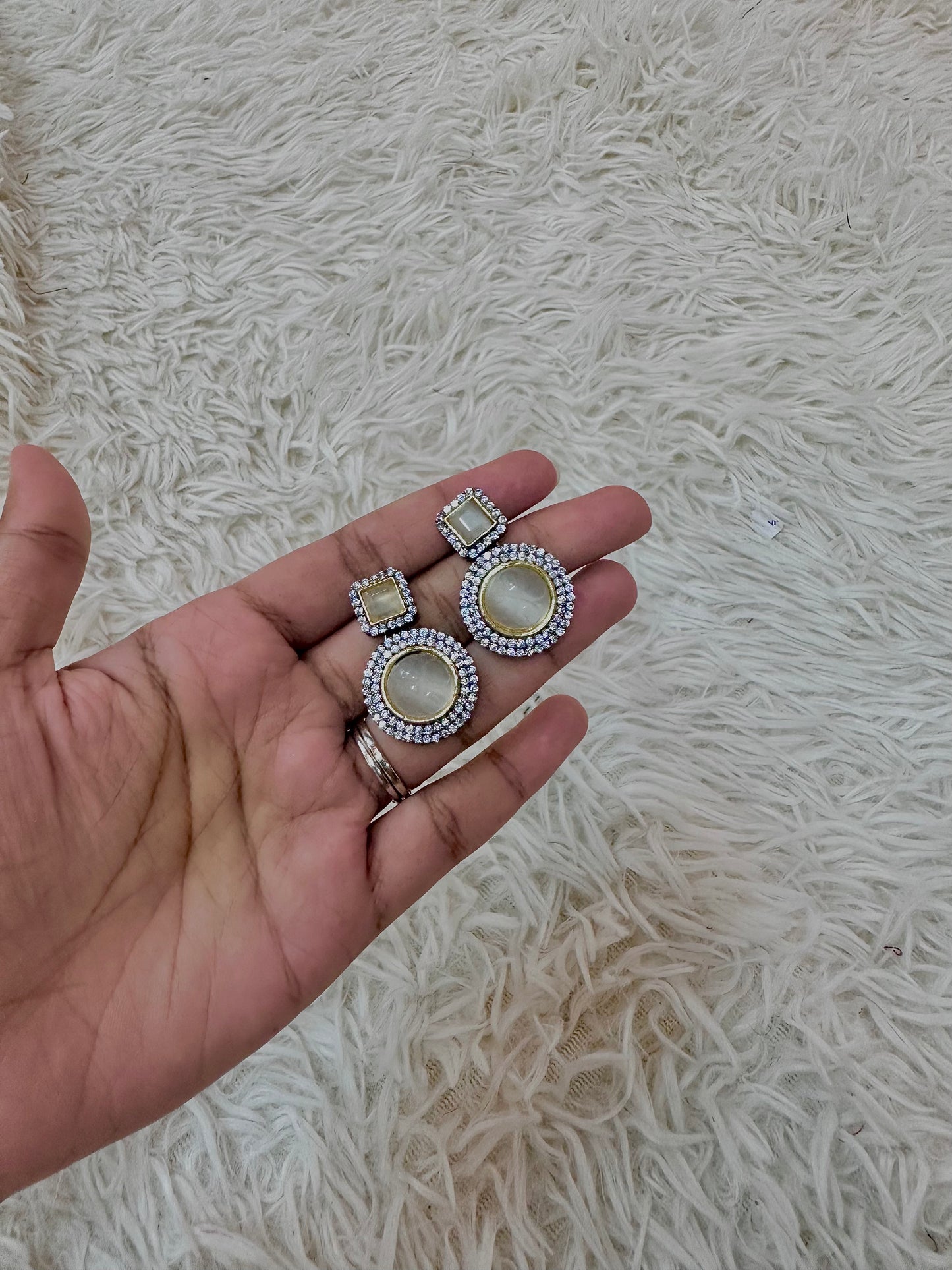 Pearl monalisa studs