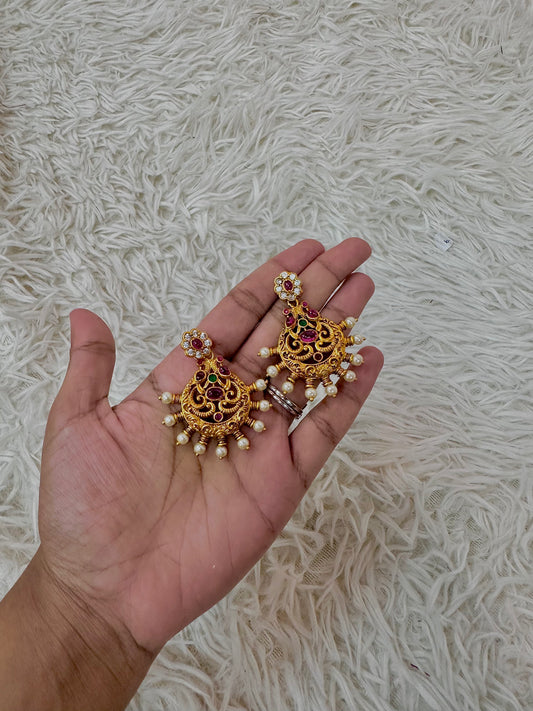 Yellow gold earrings