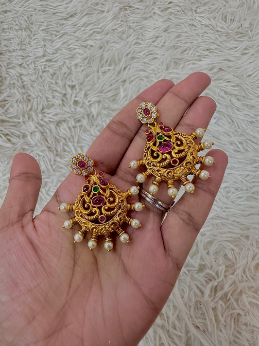 Yellow gold earrings