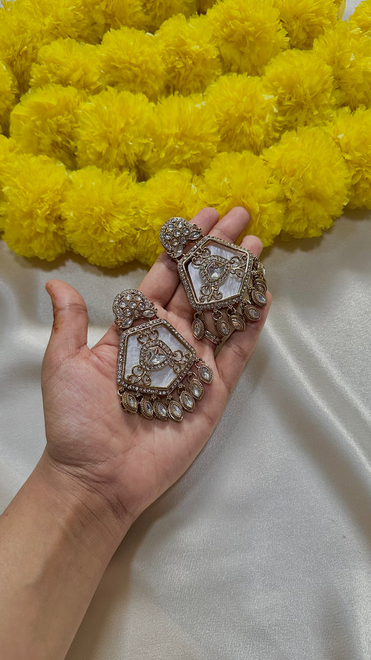 Mother of pearl white earrings