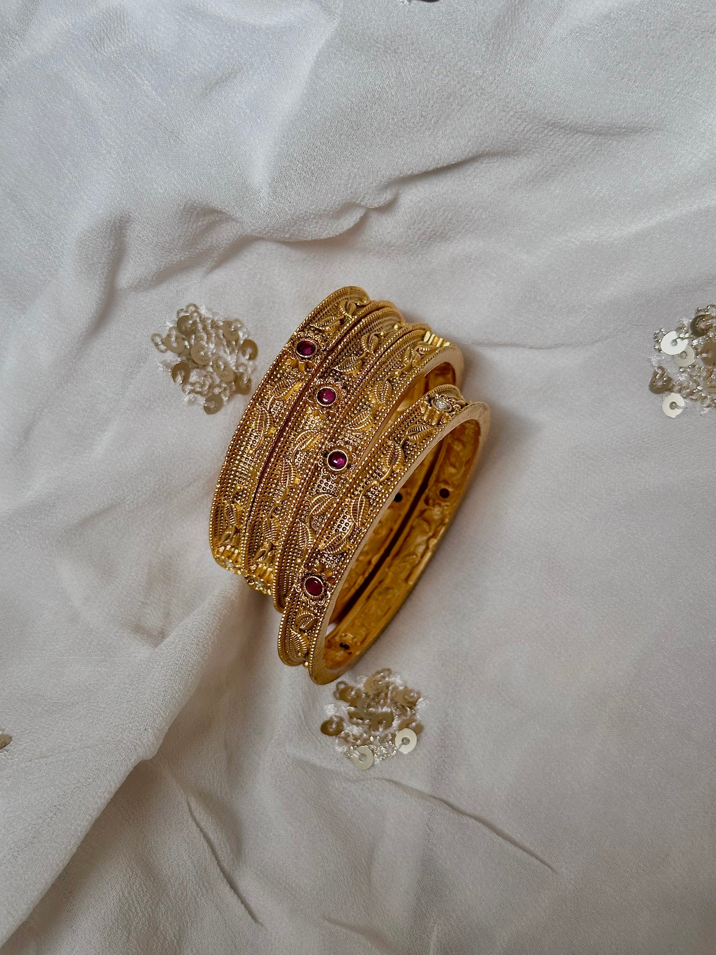 Floral craftings on yellow gold bangles