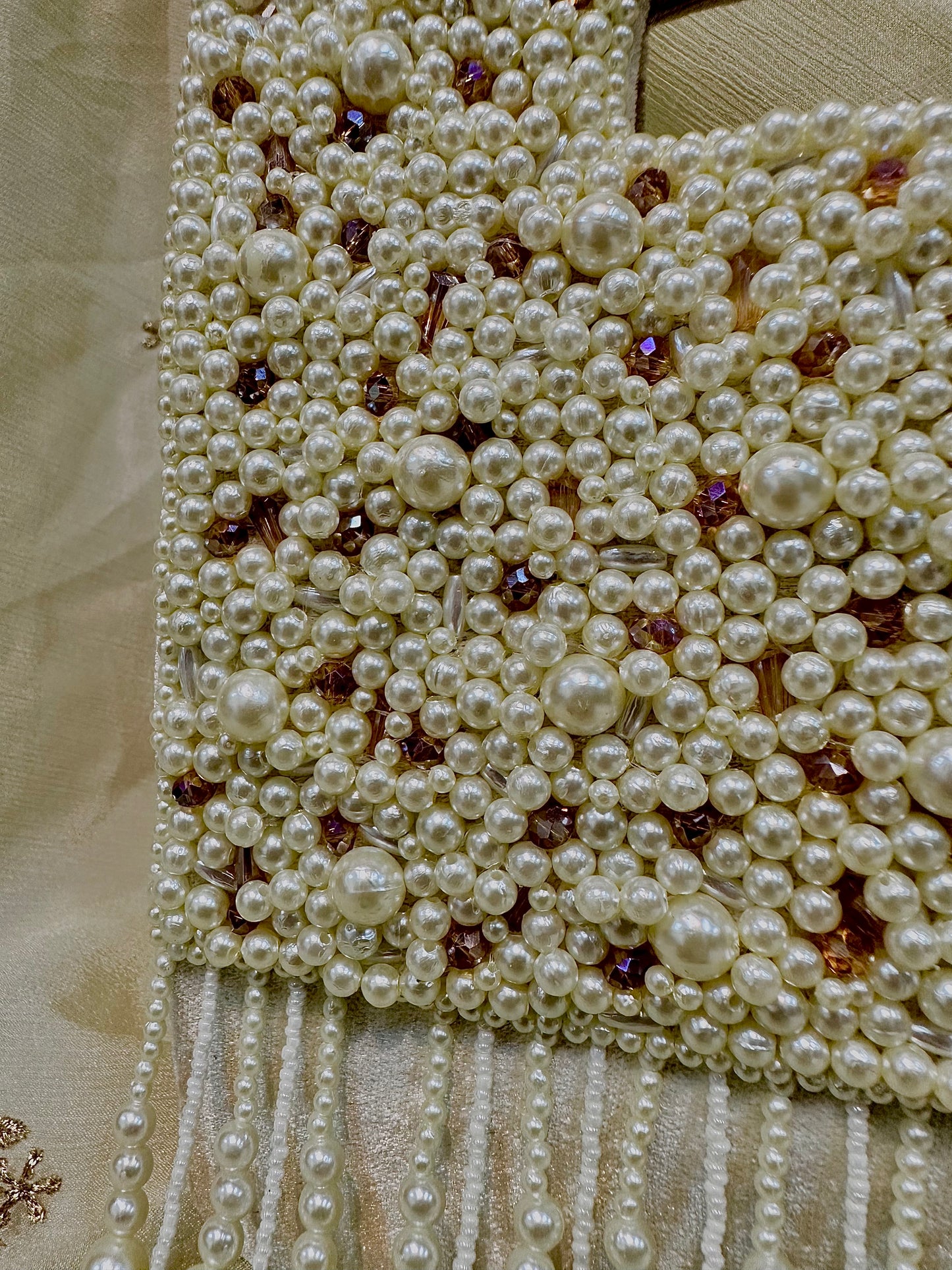 Pearl droplet clutch