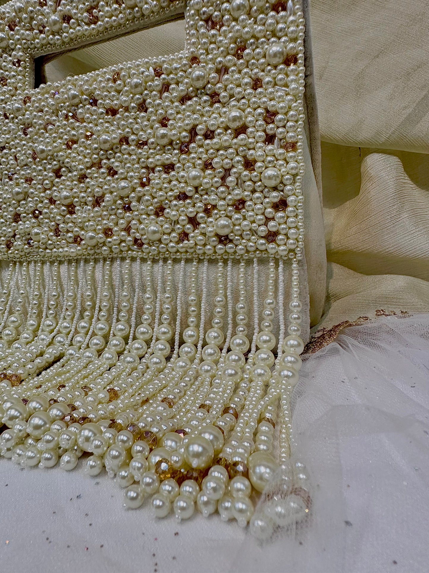 Pearl droplet clutch