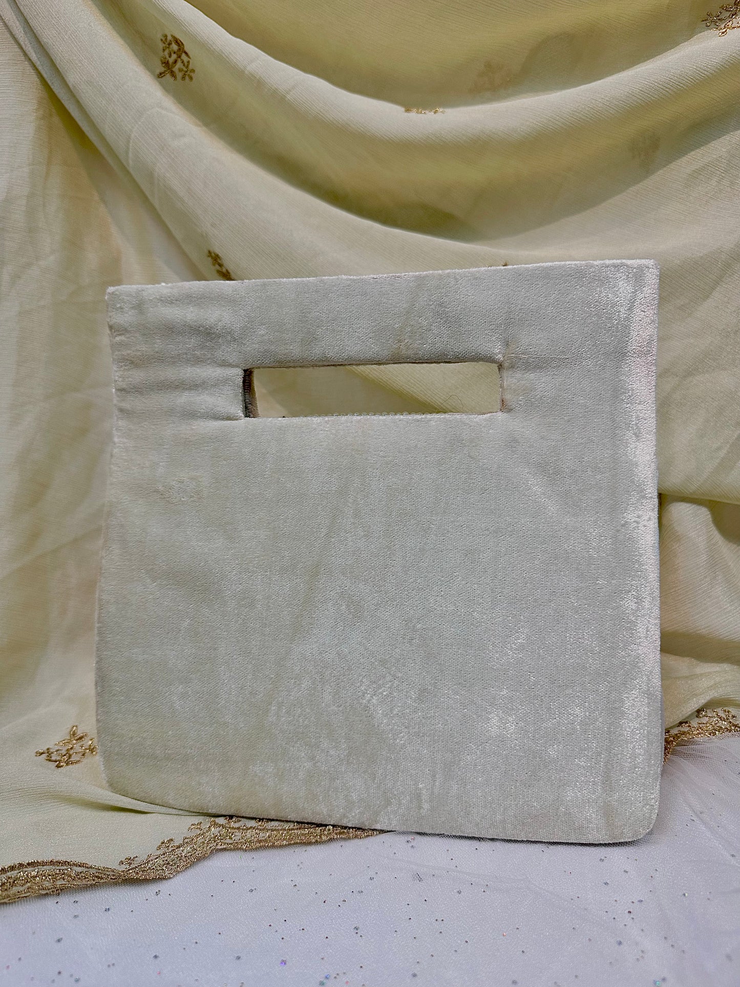 Pearl droplet clutch