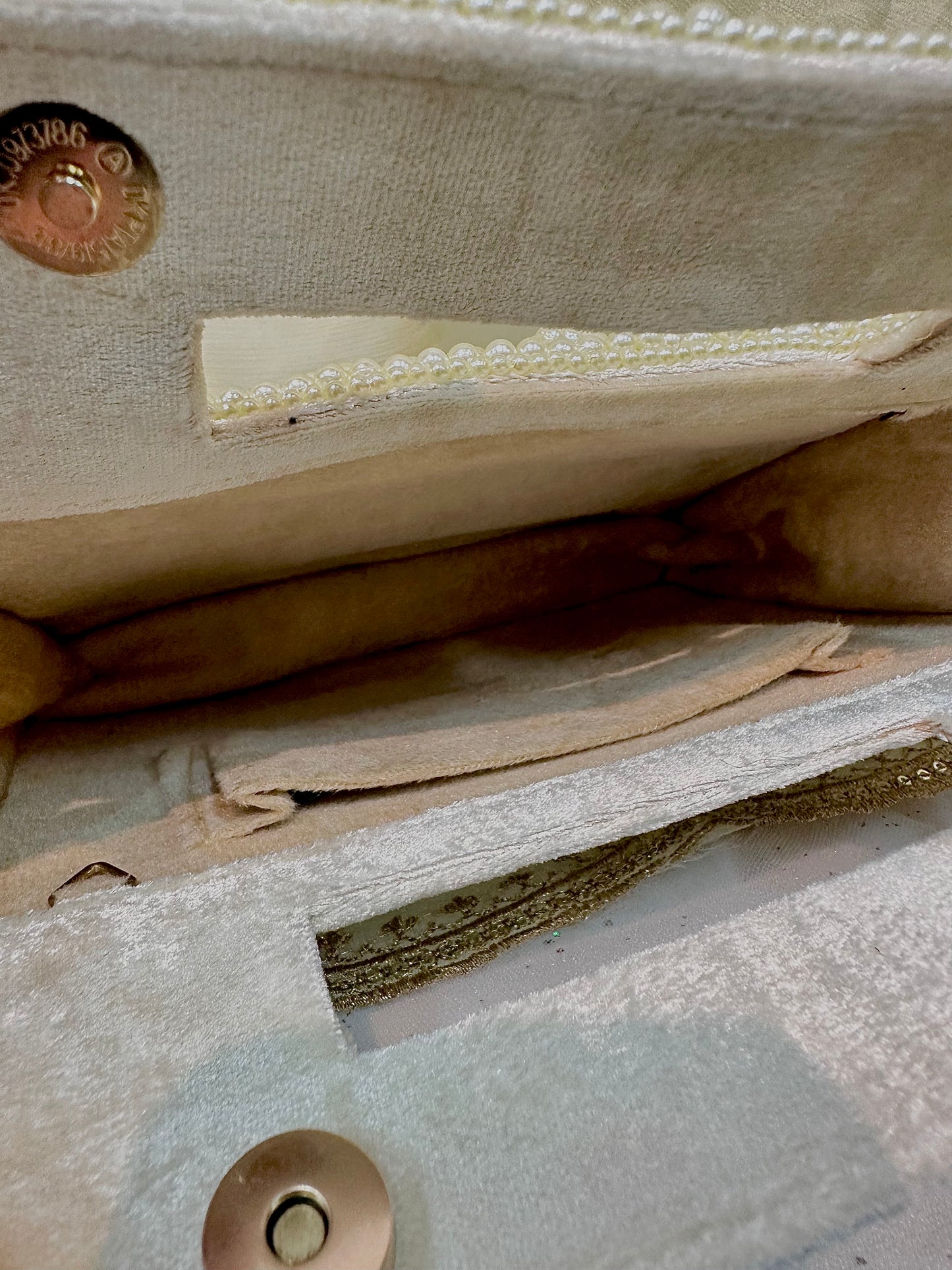 Pearl droplet clutch