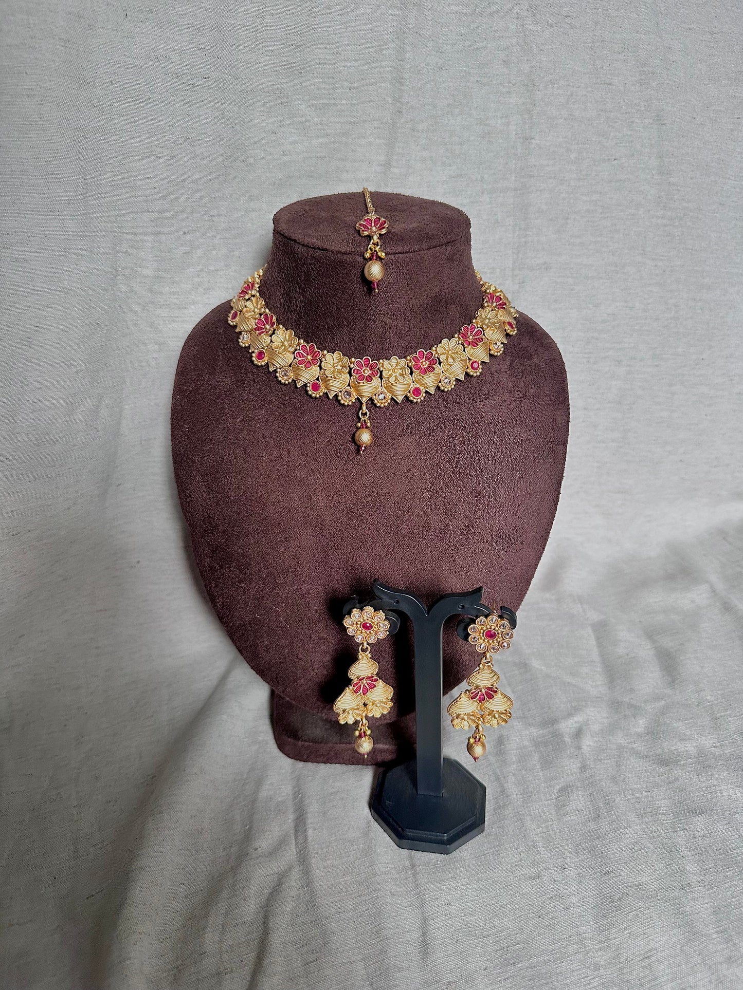 Yellow gold floral choker set