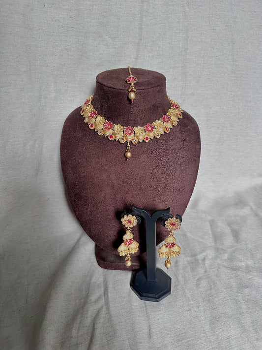 Yellow gold floral choker set