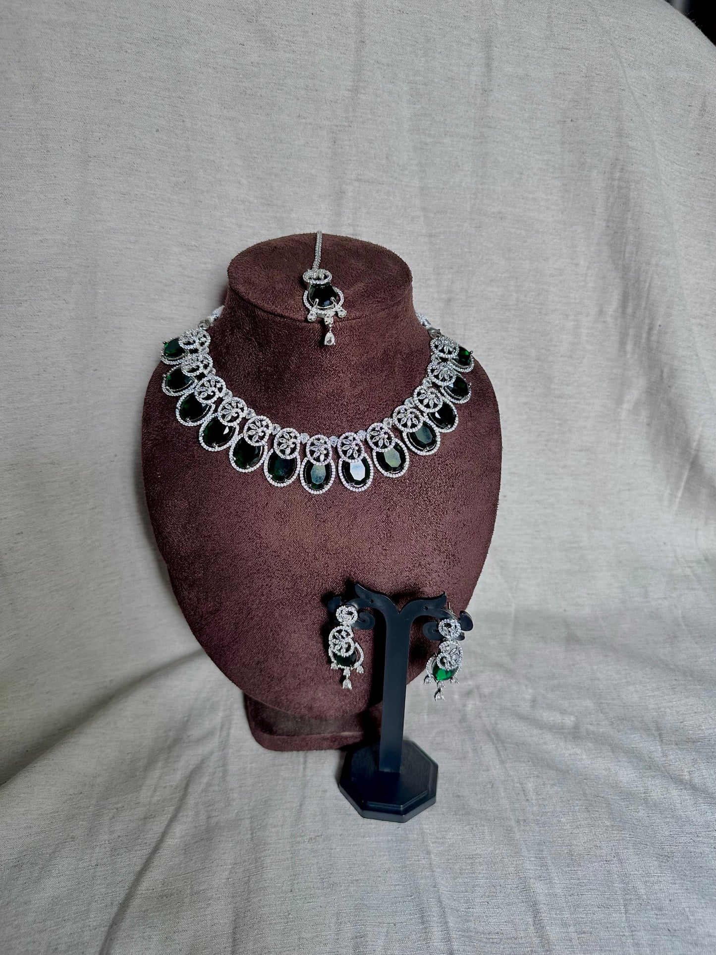 Emerald silver necklace set