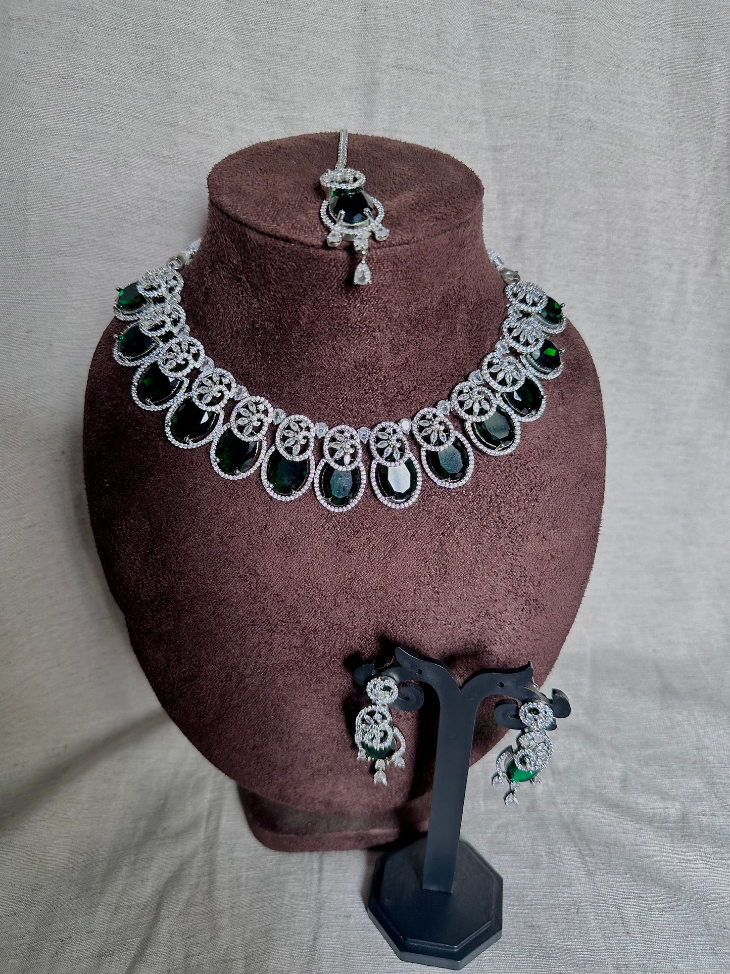 Emerald silver necklace set