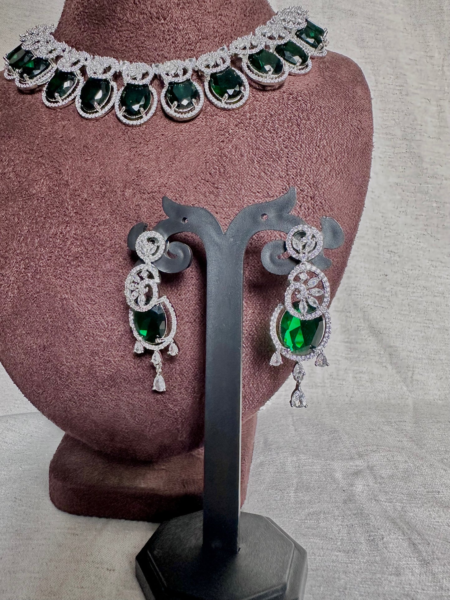 Emerald silver necklace set