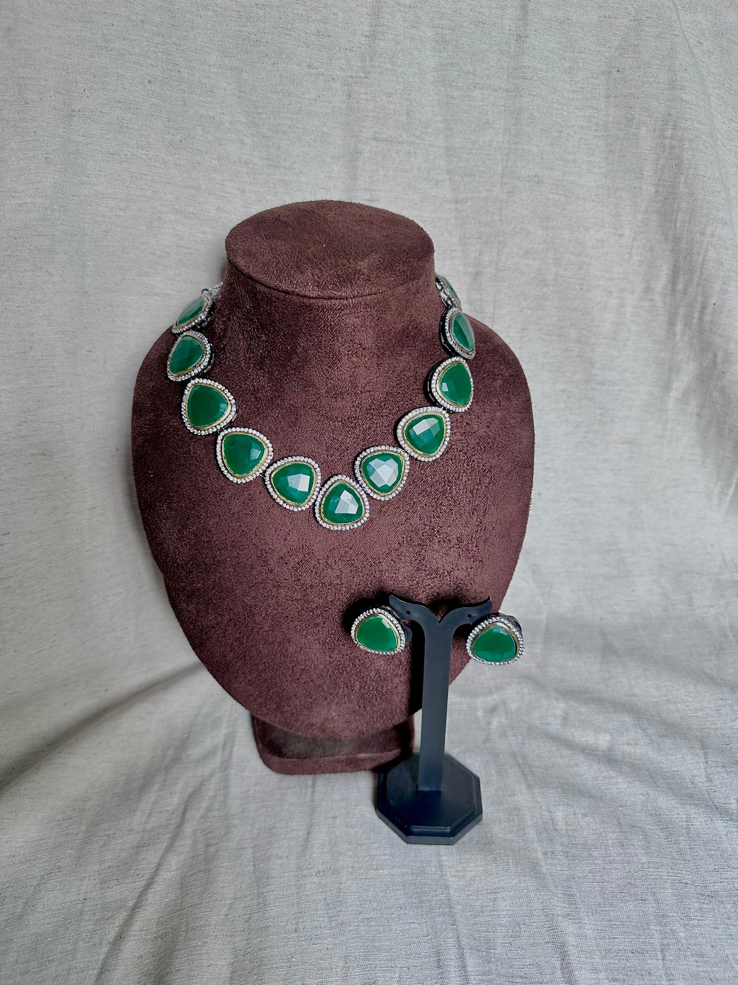 Emerald choker set