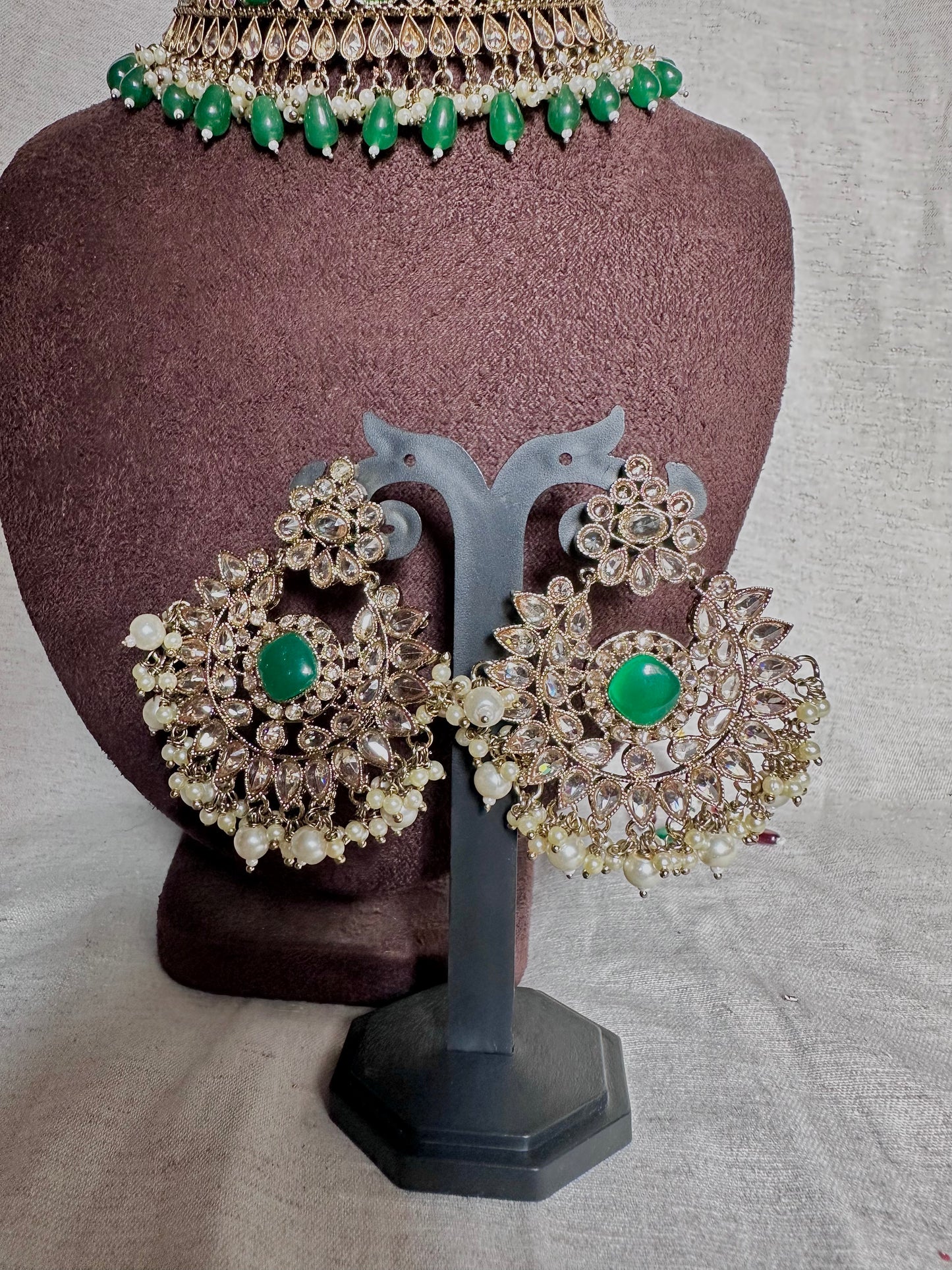 Emerald mehandi choker set