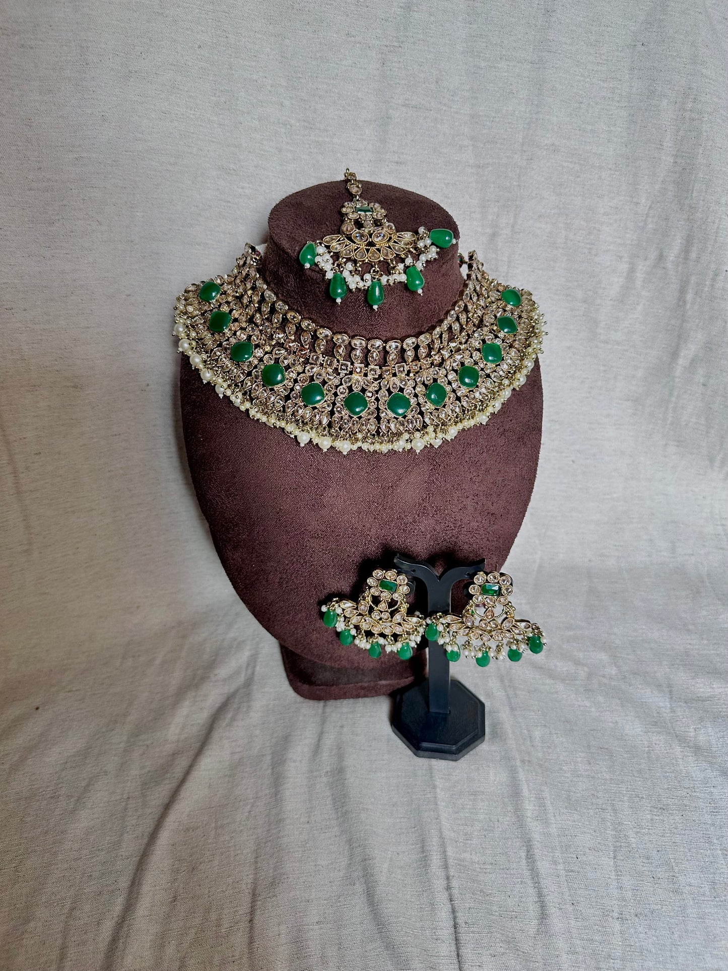Emerald mehandi polished choker set